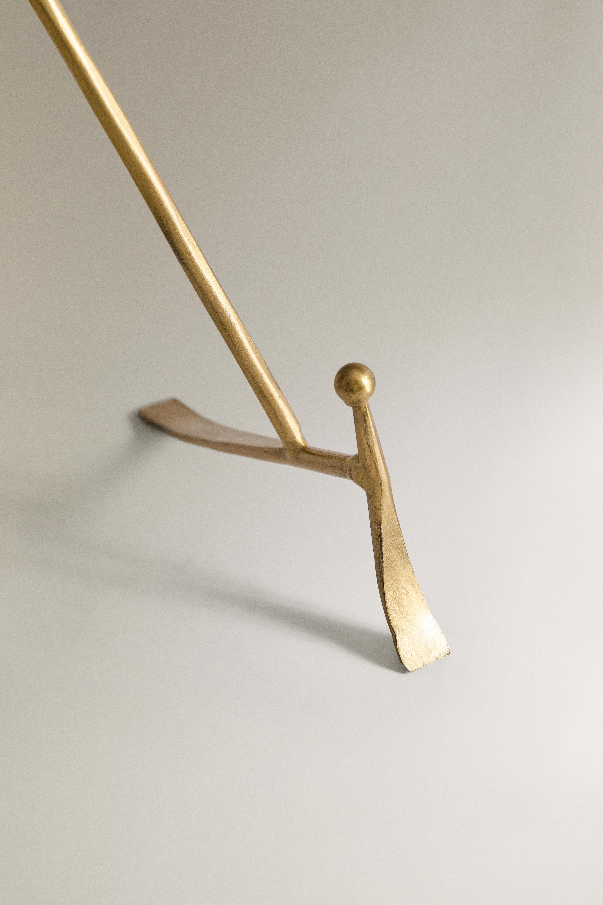GOLD METAL DISPLAY STAND